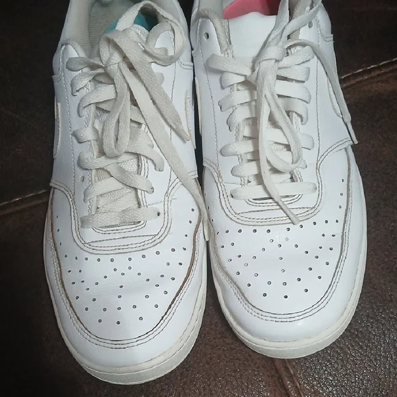 Nike Men's White Leather Sneakers - Picture 6 of 6